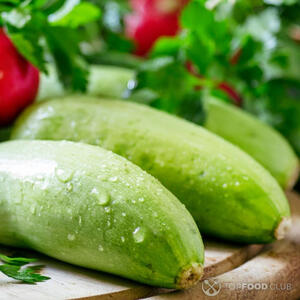 Моем кабачок.