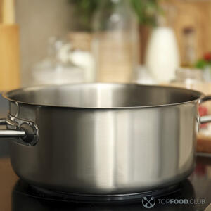 кастрюля на плите