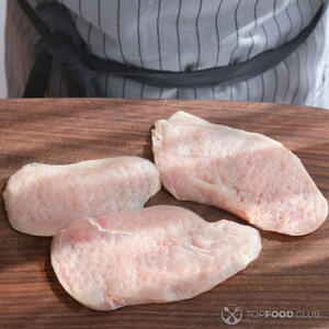 Отбиваем мясо.