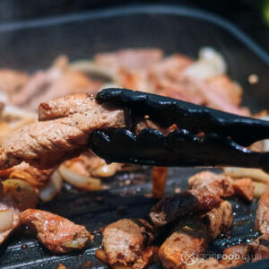 курица на сковороде