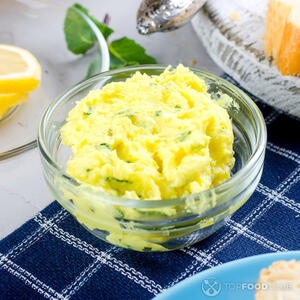 Масло с зеленью.