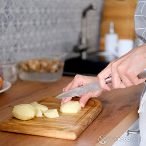 режем картофель