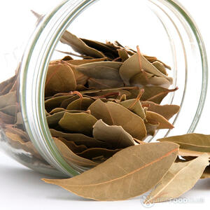 кладём лавровый лист