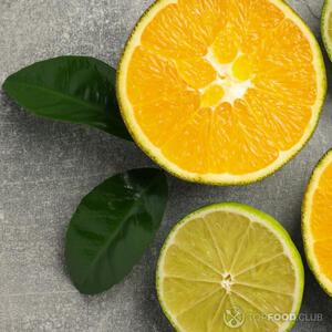 Подготавливаем апельсин и лайм
