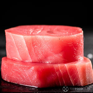 Подготавливаем филе тунца