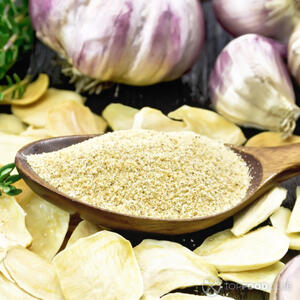 Добавляем сушеный чеснок