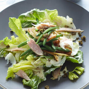 Выкладываем салат