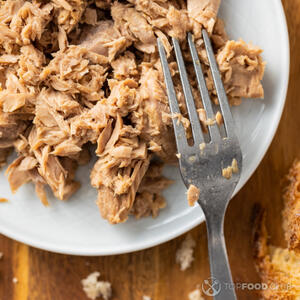 Разминаем тунец