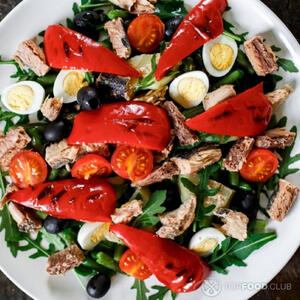 Подаем салат к столу