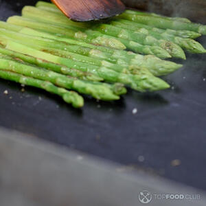 жарим спаржу
