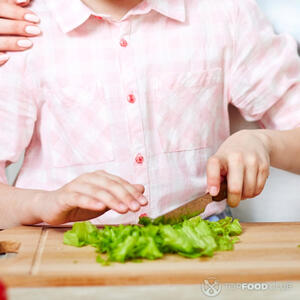 режем салат