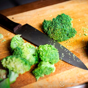 режем брокколи