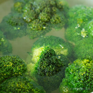 варим брокколи