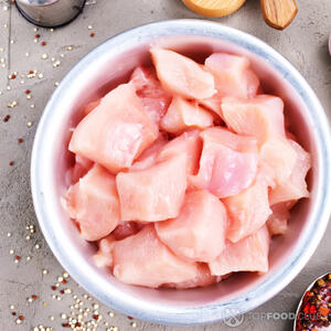 Нарезаем курицу