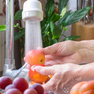 Моем абрикосы