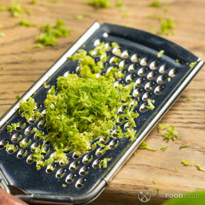 Добавляем цедру лайма