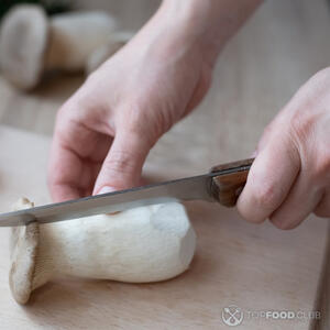 режем грибы