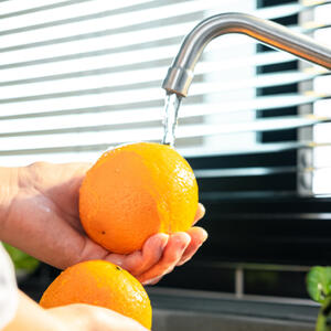 Моем апельсин
