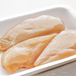 Моем куриную грудку