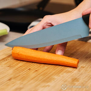 Нарезаем морковь