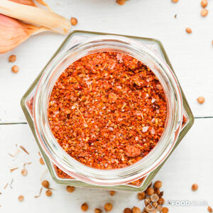 Добавляем сушеную аджику