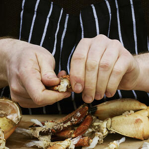 Чистить краба