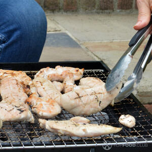 Жарим мясо на решетке