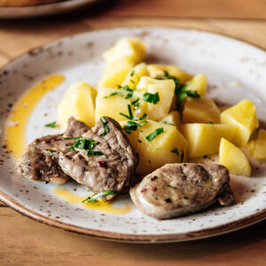 Посыпаем петрушкой и подаем на стол