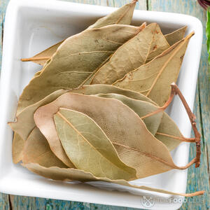 Добавляем лавровый лист