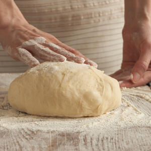 Замешиваем тесто