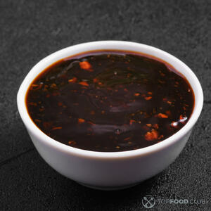 Смазываем курицу соусом терияки