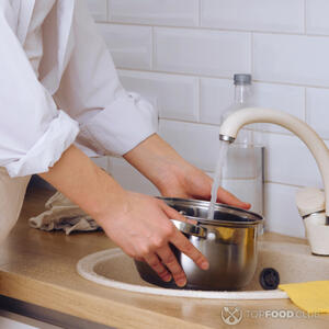 Наливаем воду