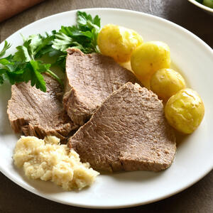 Подаем готовое блюдо с петрушкой