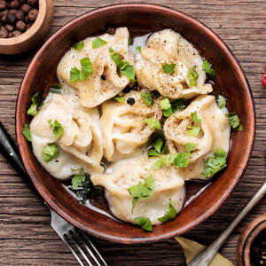 Подаем готовые пельмени