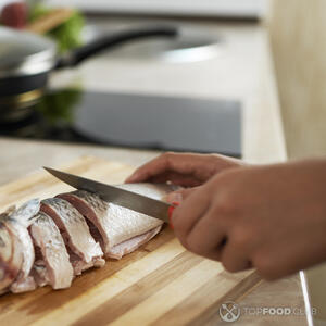 Резать рыбу