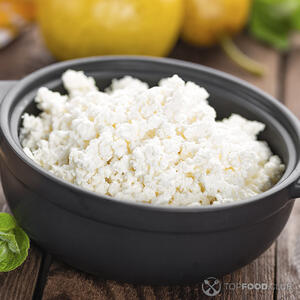 добавьте творог