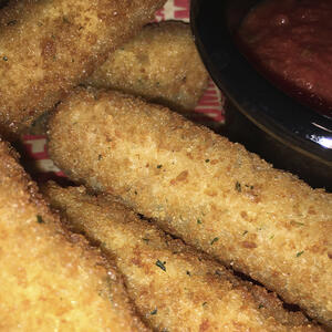 Выложите на блюдо и подавайте с соусом по вашему вкусу.