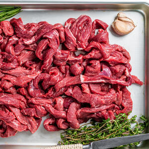 Нарезаем говядину