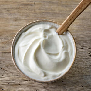 Добавляем йогурт