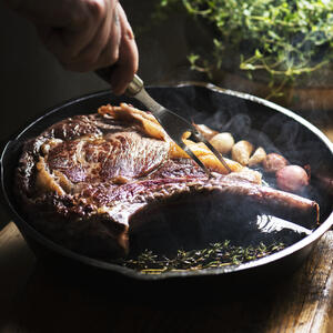 Жарим стейки