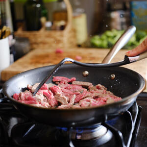 Жарим говядину