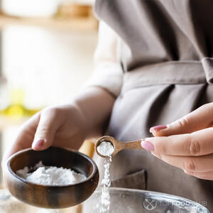 добавляет разрыхлитель