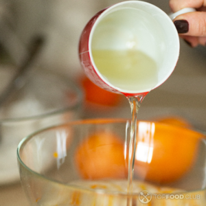 Добавить растительное масло