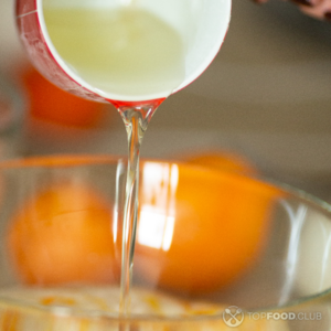 Добавить растительное масло