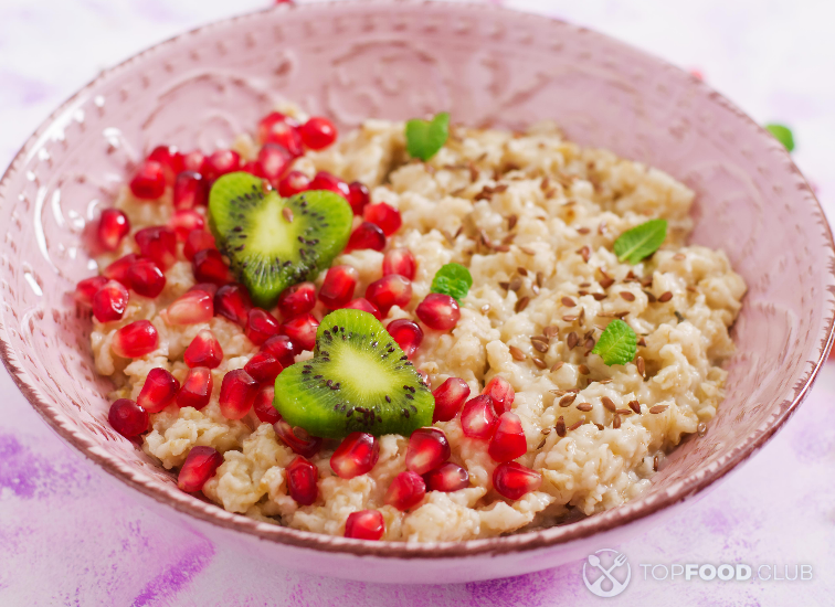 2023-01-29-yb92az-tasty-and-healthy-oatmeal-porridge-with-fruit-ber-2021-08-26-23-06-51-utc