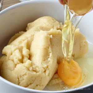 Добавить яйца