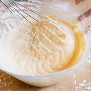 Перемешать тесто венчиком