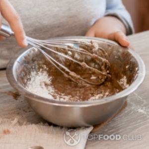 В муку добавить какао и специи