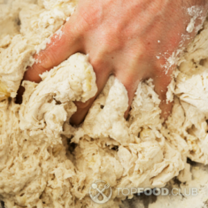 Замесить тесто руками