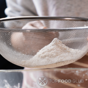 Просеять муку в миску